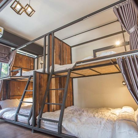 Sleep With You - Hatch Co-Living And Co-Working Space Chiang Mai Buitenkant foto