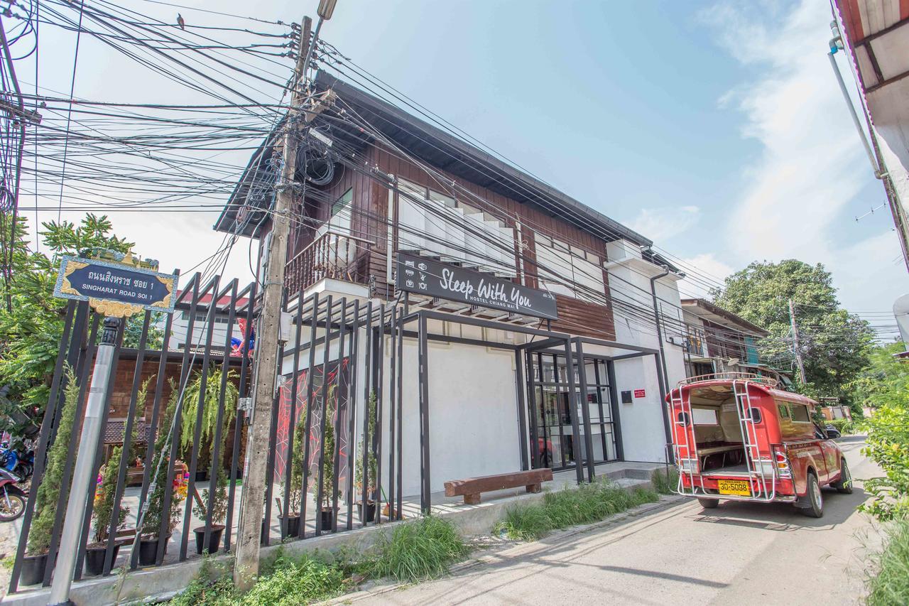 Sleep With You - Hatch Co-Living And Co-Working Space Chiang Mai Buitenkant foto