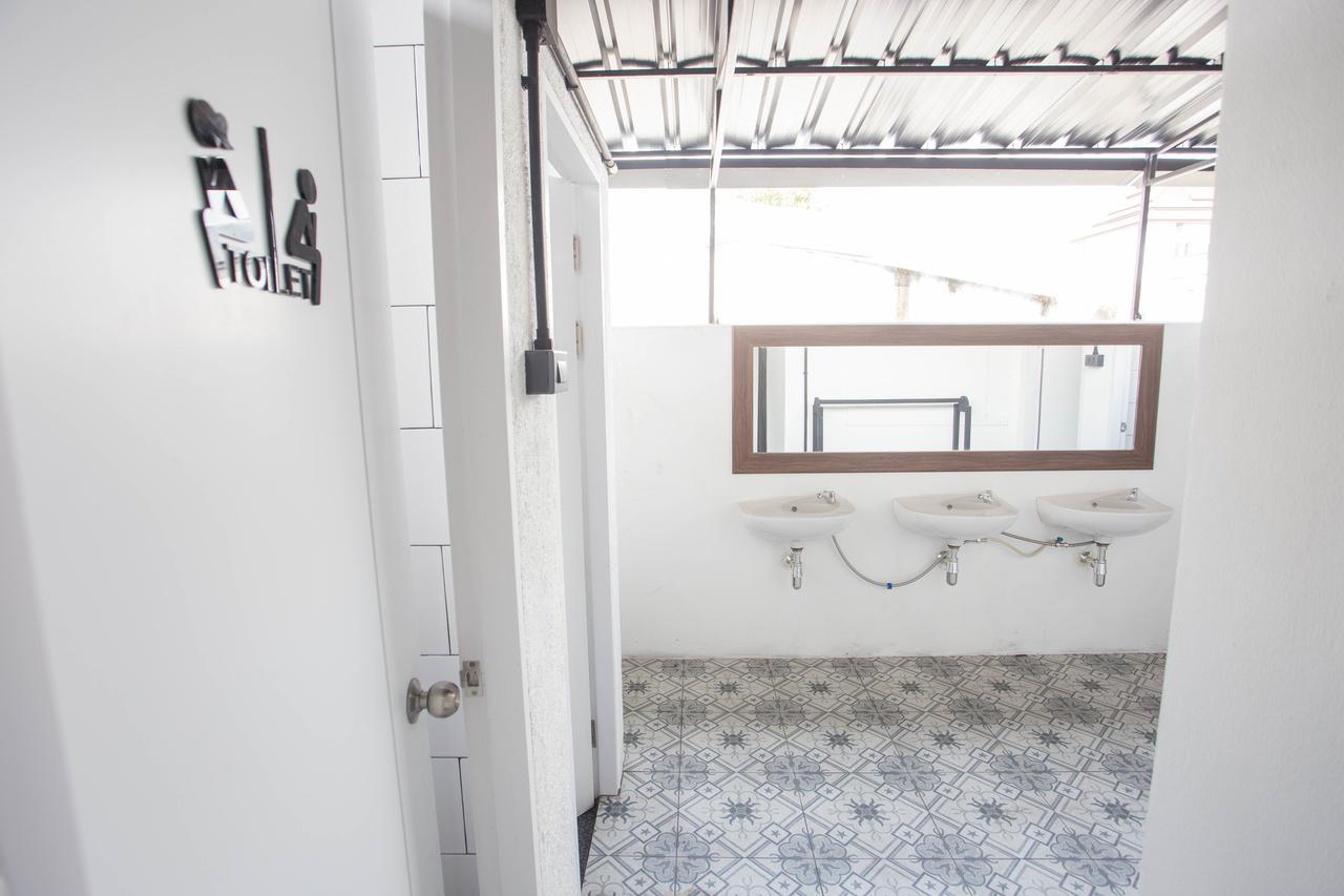 Sleep With You - Hatch Co-Living And Co-Working Space Chiang Mai Buitenkant foto