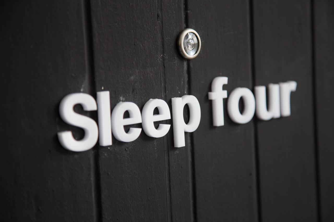 Sleep With You - Hatch Co-Living And Co-Working Space Chiang Mai Buitenkant foto