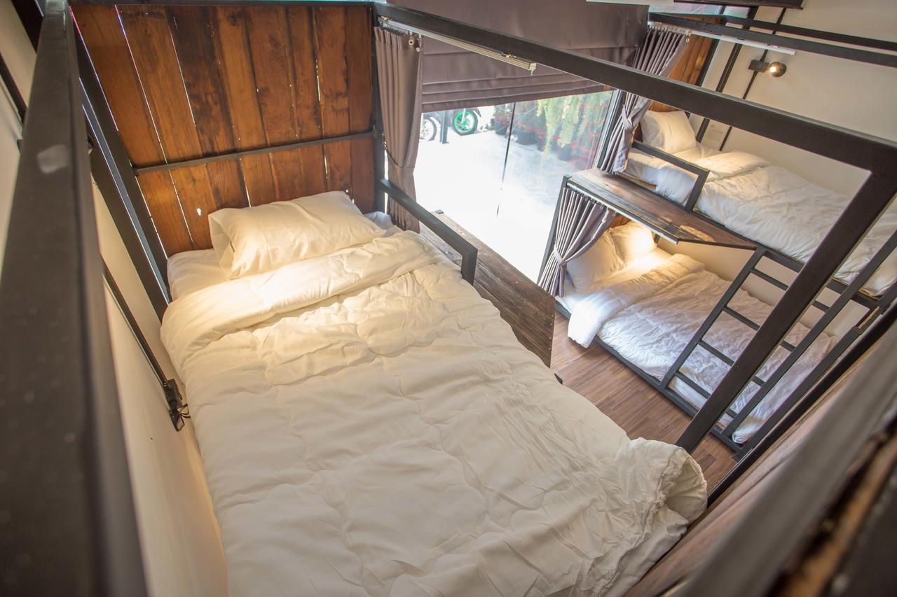 Sleep With You - Hatch Co-Living And Co-Working Space Chiang Mai Buitenkant foto