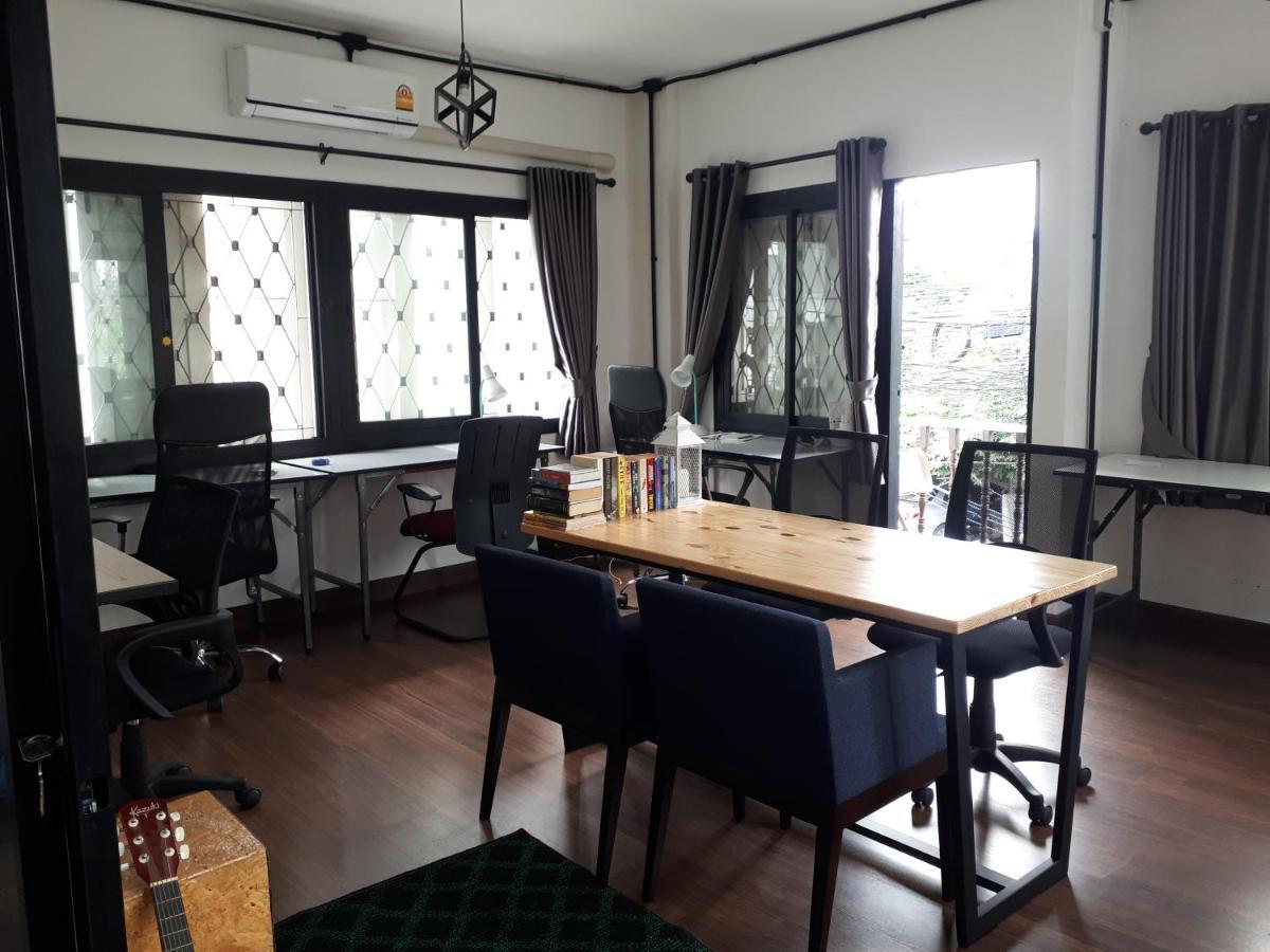Sleep With You - Hatch Co-Living And Co-Working Space Chiang Mai Buitenkant foto